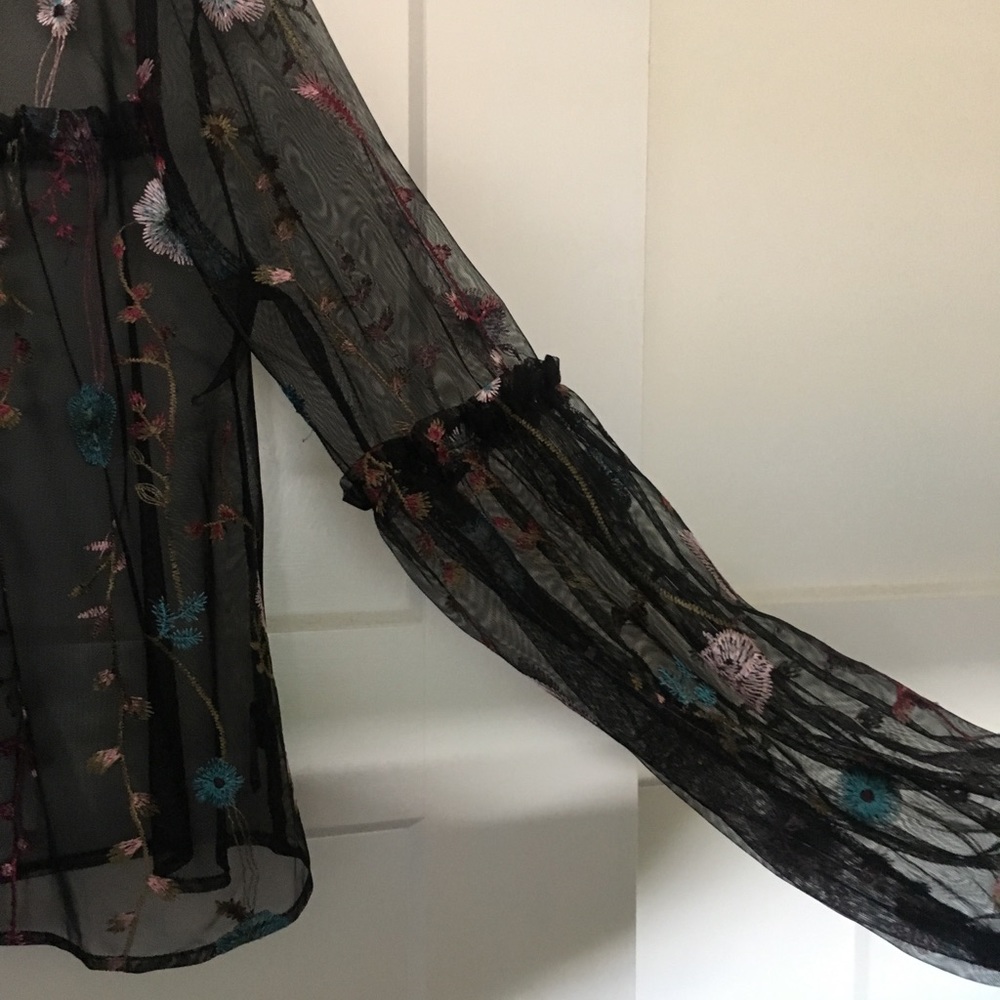 Embroidered top - Picture 2 of 3